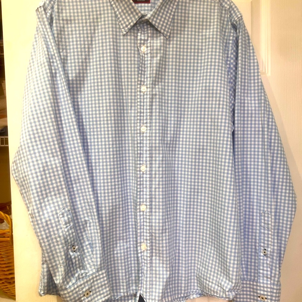 UNTUCKit Light Blue Gingham Men's Shirt Size L
Ditch Your Iron!